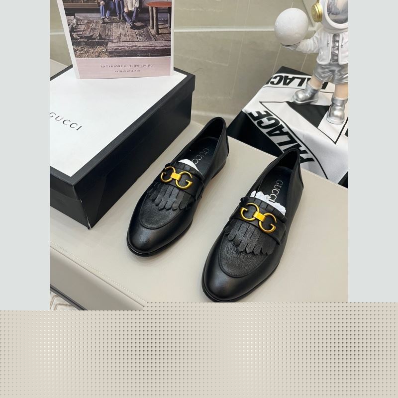 G*u*i leather shoes
